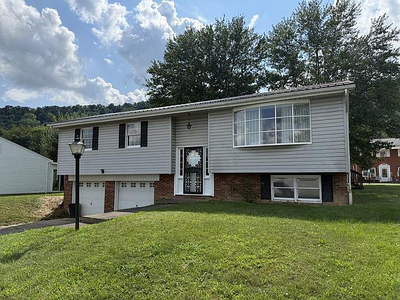 3rd image of 164 E. Cove Ave