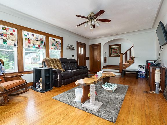 5th image of 48 E Ave N