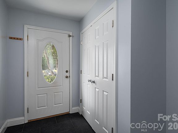 4th image of 304 Rock Ridge Ln