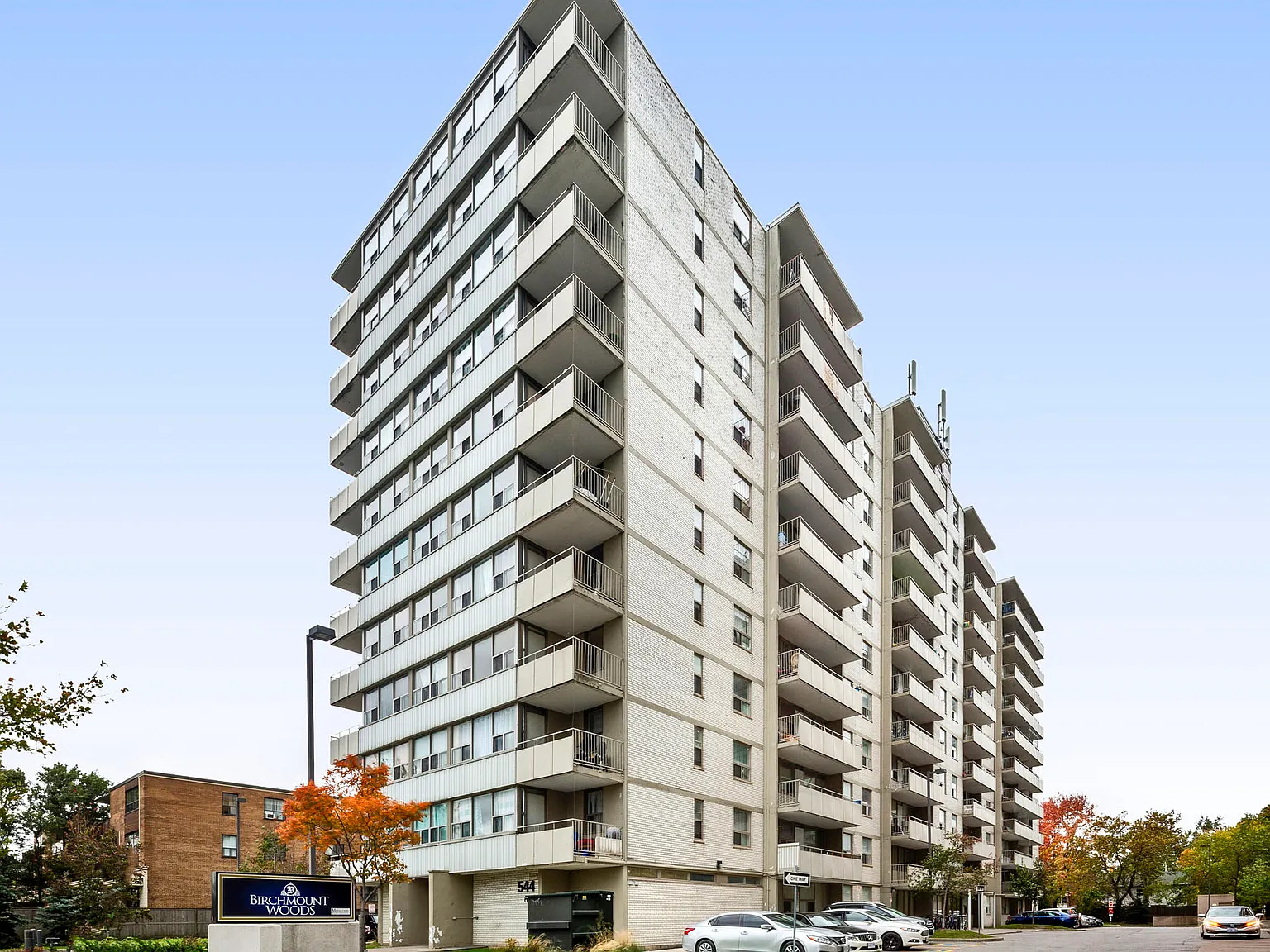 Birchmount Park Towers — Photo 2