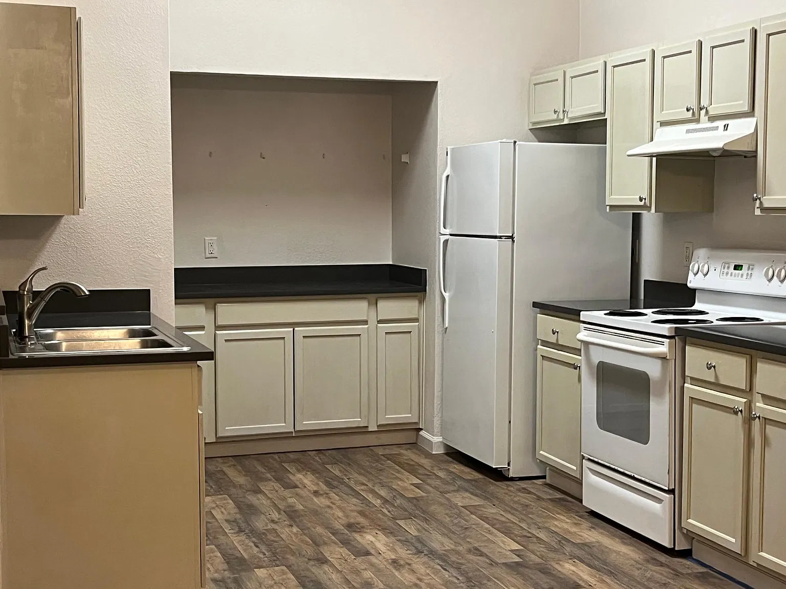 3 bed, 1200 sqft, $1,650 — Photo 4