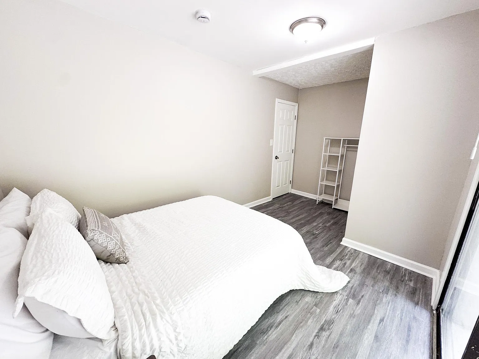 4 bed, 4.0 bath, 2400 sqft, $763 — Photo 3
