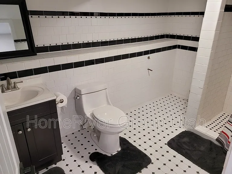 632 E Wilson Ave — Photo 16