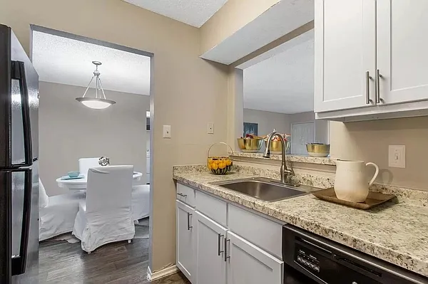 City Summit Apartments — Photo 1