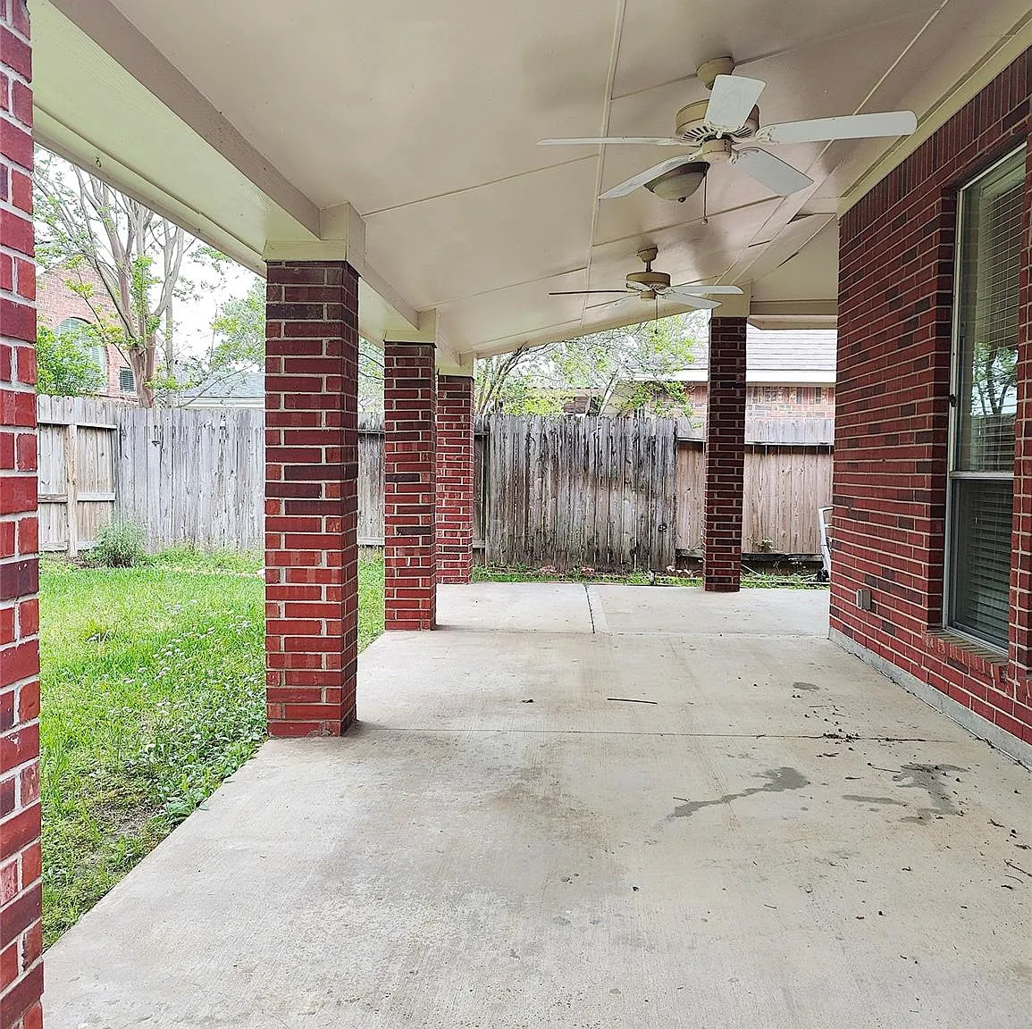 4 bed, 2.0 bath, 2356 sqft, $2,300 — Photo 4