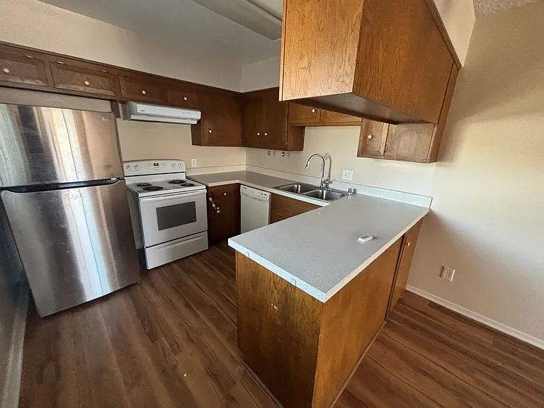 3570 Del Amo Blvd — Photo 7