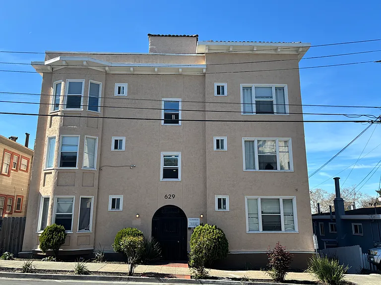 19th Street Apartments — Photo 14