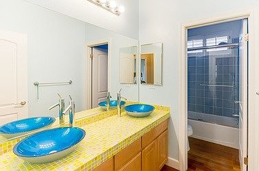 5th image of 52 Golden Aster Ct