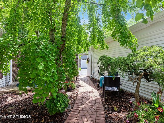 4th image of 928 Dartmouth Dr