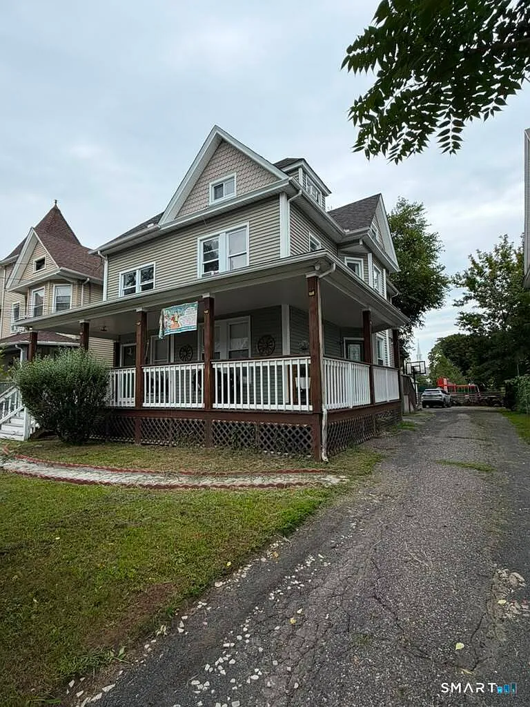1 bed, 1.0 bath, 800 sqft, $1,800 — Photo 1