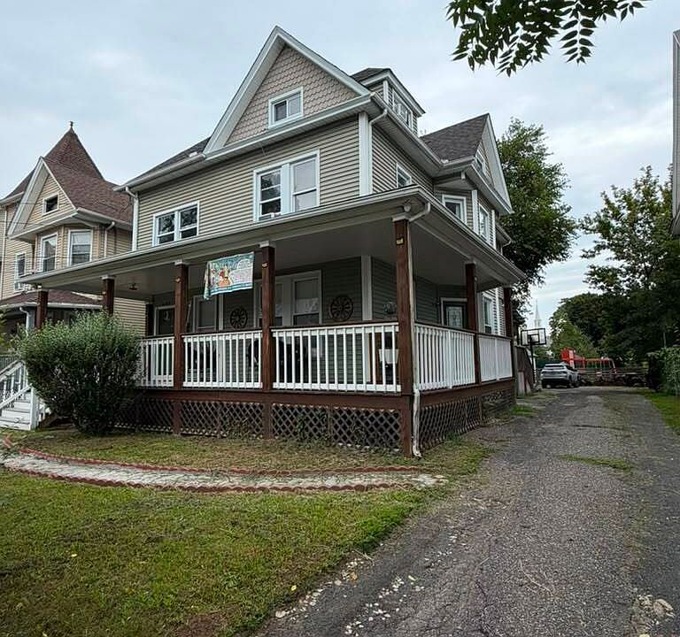 1st image of 844 Colorado Ave
