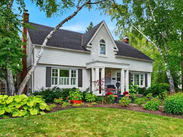 1417 Halifax Pl, Burlington, ON L7S 1J7