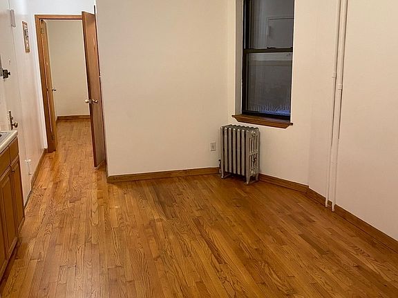 3rd image of 22 Saint Marks Pl APT 7