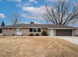 102 Lincoln Dr, West Union, IA 52175