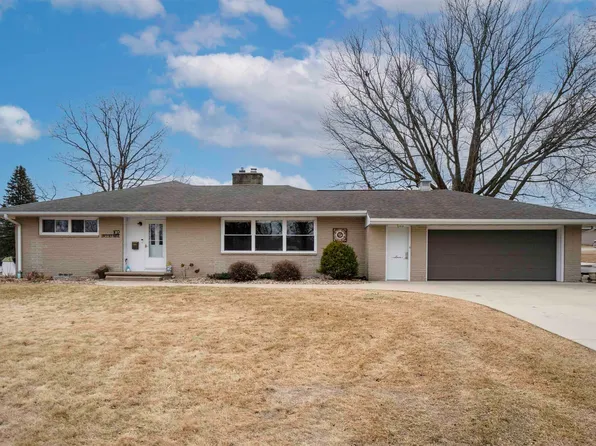 102 Lincoln Dr, West Union, IA 52175