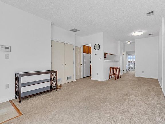 5th image of 109 Cottonwood St
