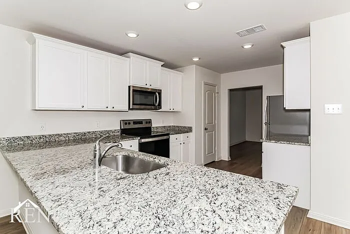 3 bed, 2.0 bath, 1525 sqft, $1,780 — Photo 4