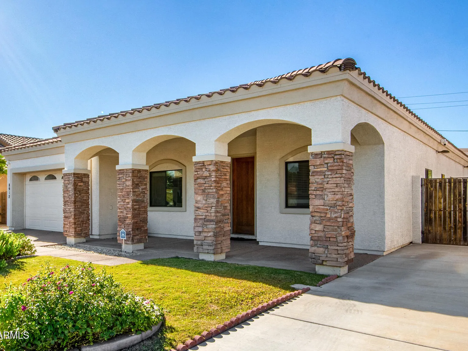 3 bed, 2.5 bath, 2345 sqft, $3,400 — Photo 2