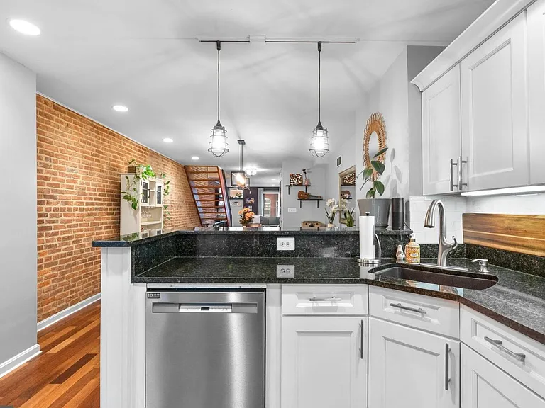 3318 Fleet St — Photo 8