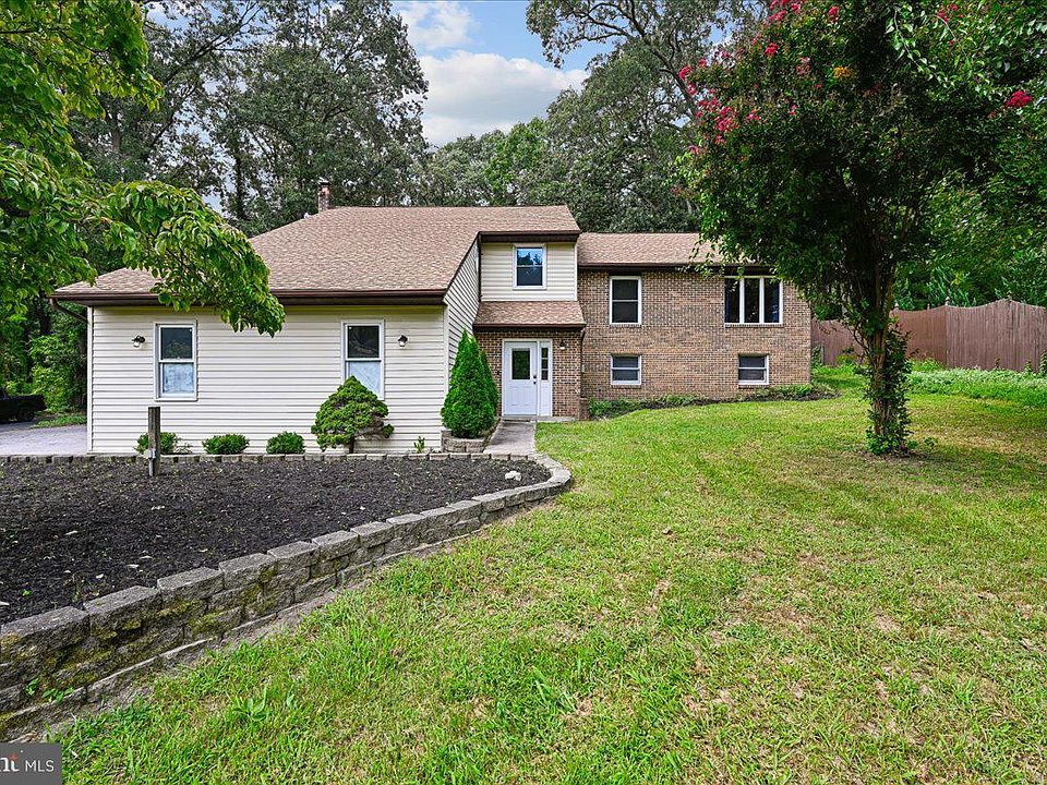 1st image of 8202 Waterford Rd