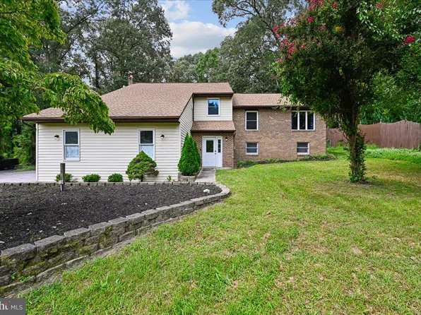 8202 Waterford Rd, Pasadena, MD 21122