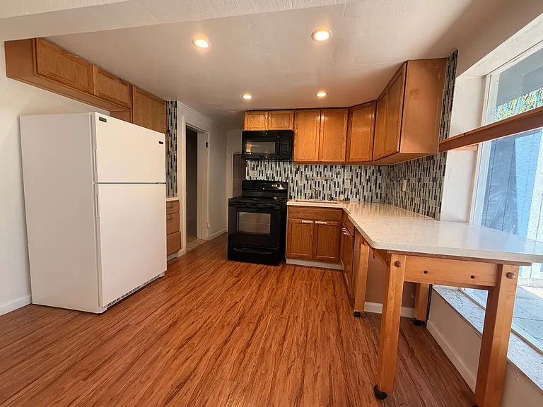640 Tabor Dr — Photo 4