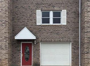 3 Brick Cir, Cross Lanes, WV 25313