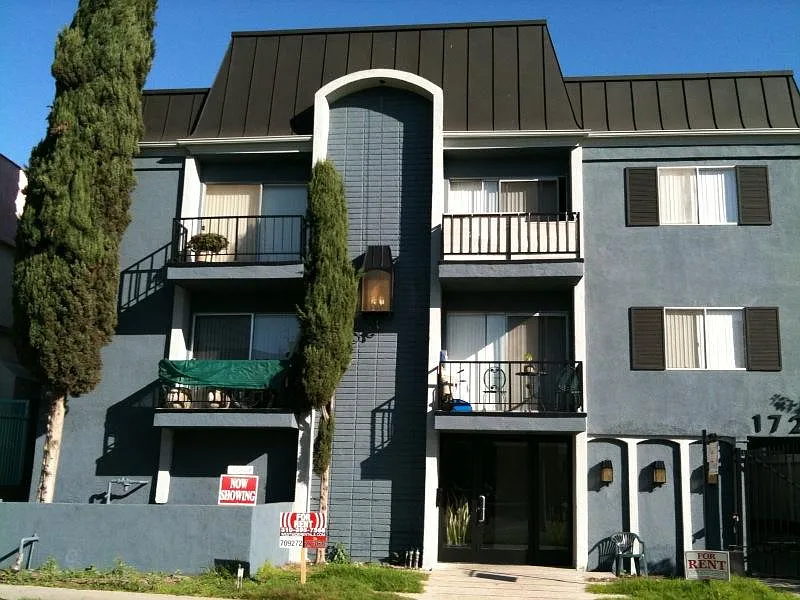 Studio, 500 sqft, $1,675 — Photo 1