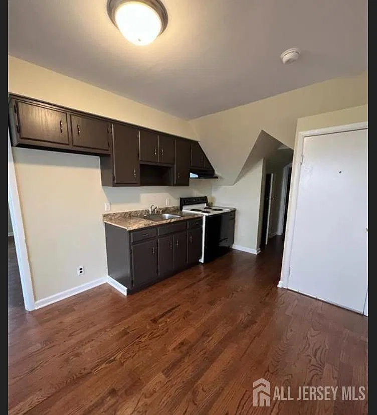2 bed, 1.0 bath, 850 sqft, $2,750 — Photo 1