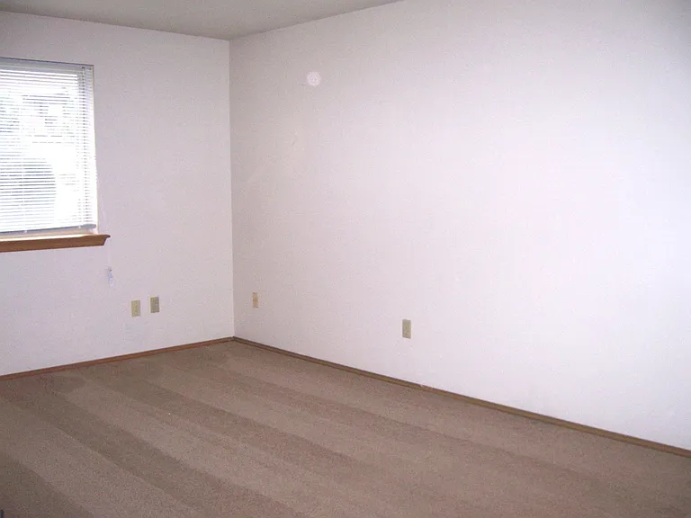 2224 Michigan St — Photo 7
