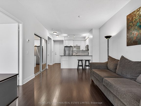 5th image of 90 Stadium Rd #601