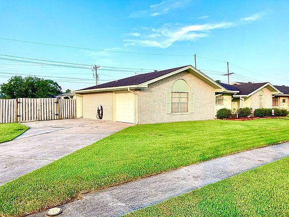 2nd image of 301 S Moss Dr