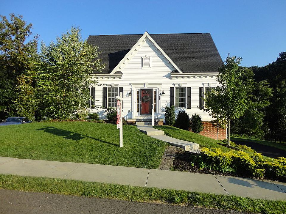 1st image of 611 Quincy Ln