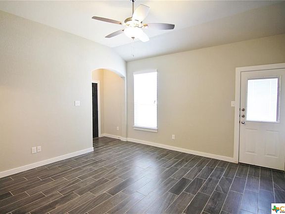 2nd image of 502 Creekside Frst