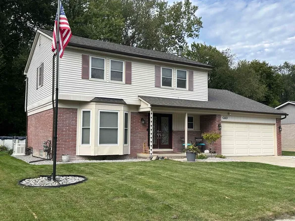 34335 Lakewood Dr, Chesterfield, MI 48047