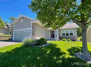 1421 Daybreak Dr, Marquette, MI 49855