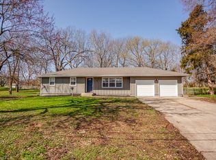13124 15th St, Grandview, MO 64030