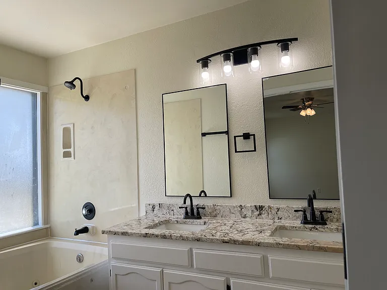813 E Indianapolis St — Photo 16