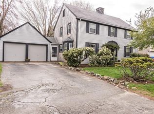 16 Lakeview Rd, Lincoln, RI 02865