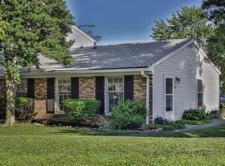 3906 Charteroaks Dr, Louisville, KY 40241