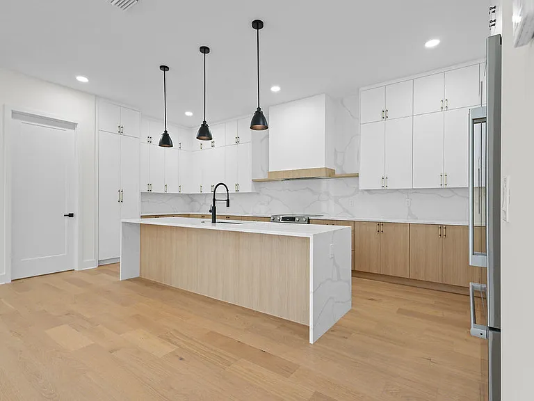 3202 W La Salle St — Photo 22