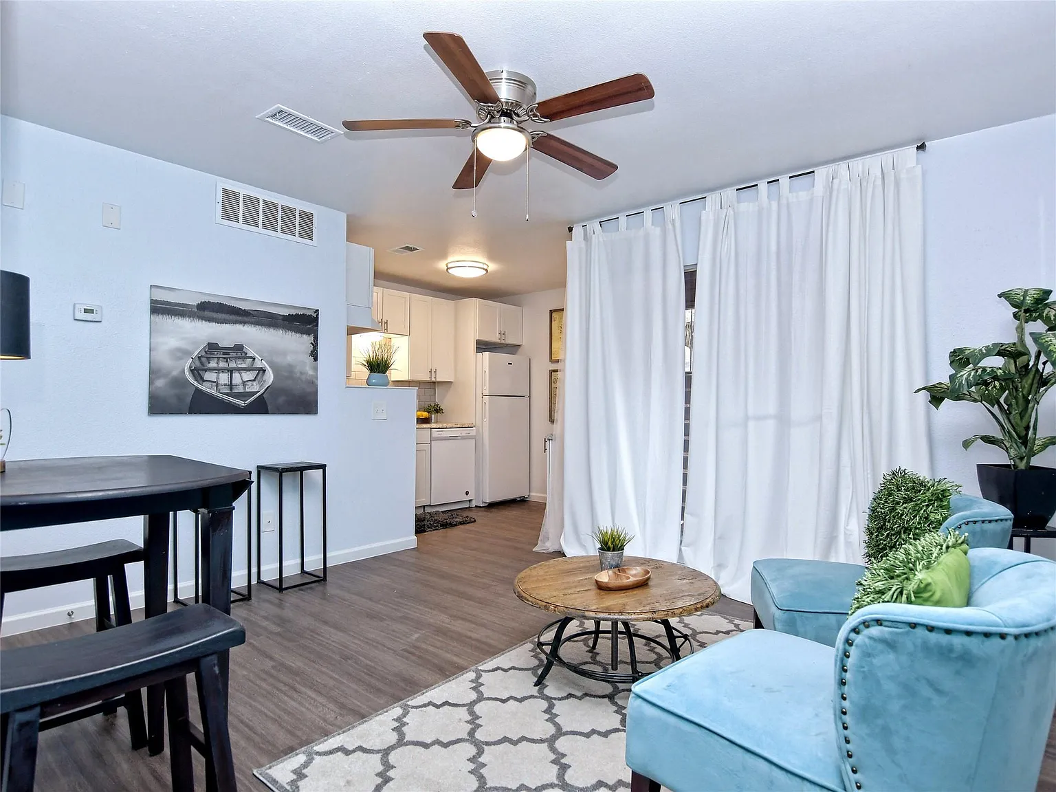 1 bed, 1.0 bath, 378 sqft, $850 — Photo 4