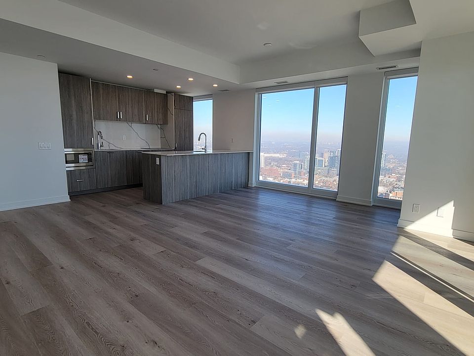 1st image of 89 Queen St E #5539