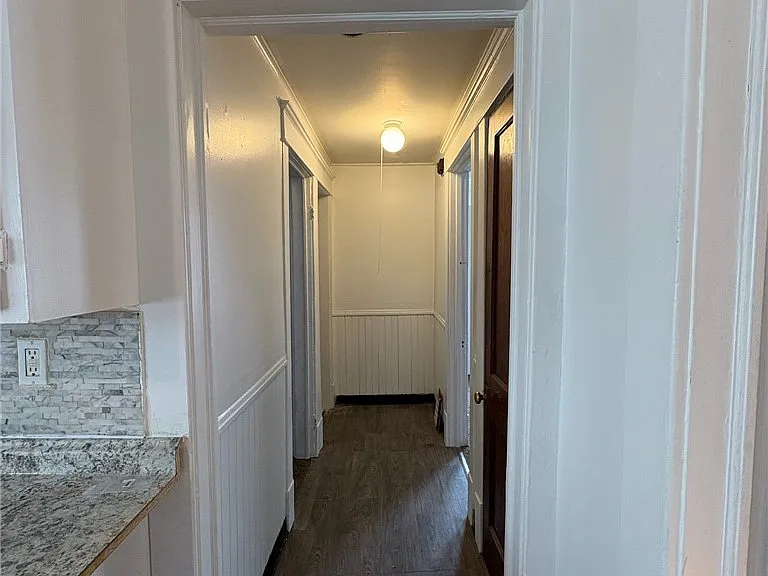 189 Westminster Ave — Photo 12