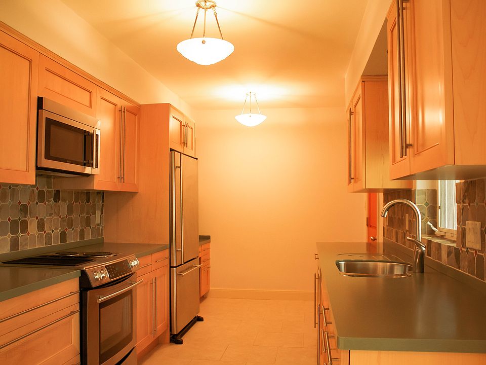 2nd image of 230 NE Wavecrest Ct