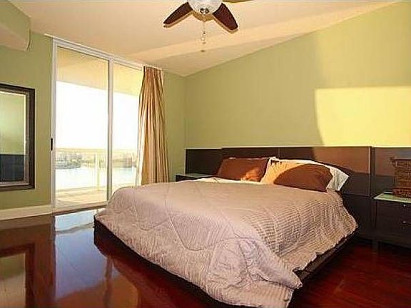 5th image of 17050 N Bay Rd APT 903