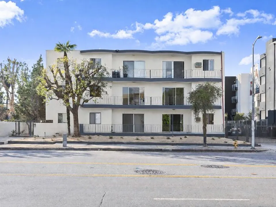 (El/Ti/Yo:B) 5139 White Oak Avenue
