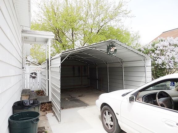 3rd image of 702 6th Ave W