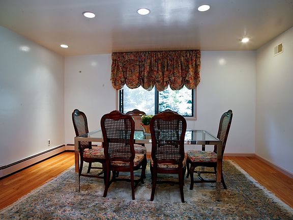 3rd image of 5 Oxford Ln