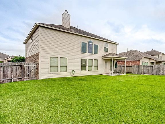 3rd image of 2610 Maverick Park Ln